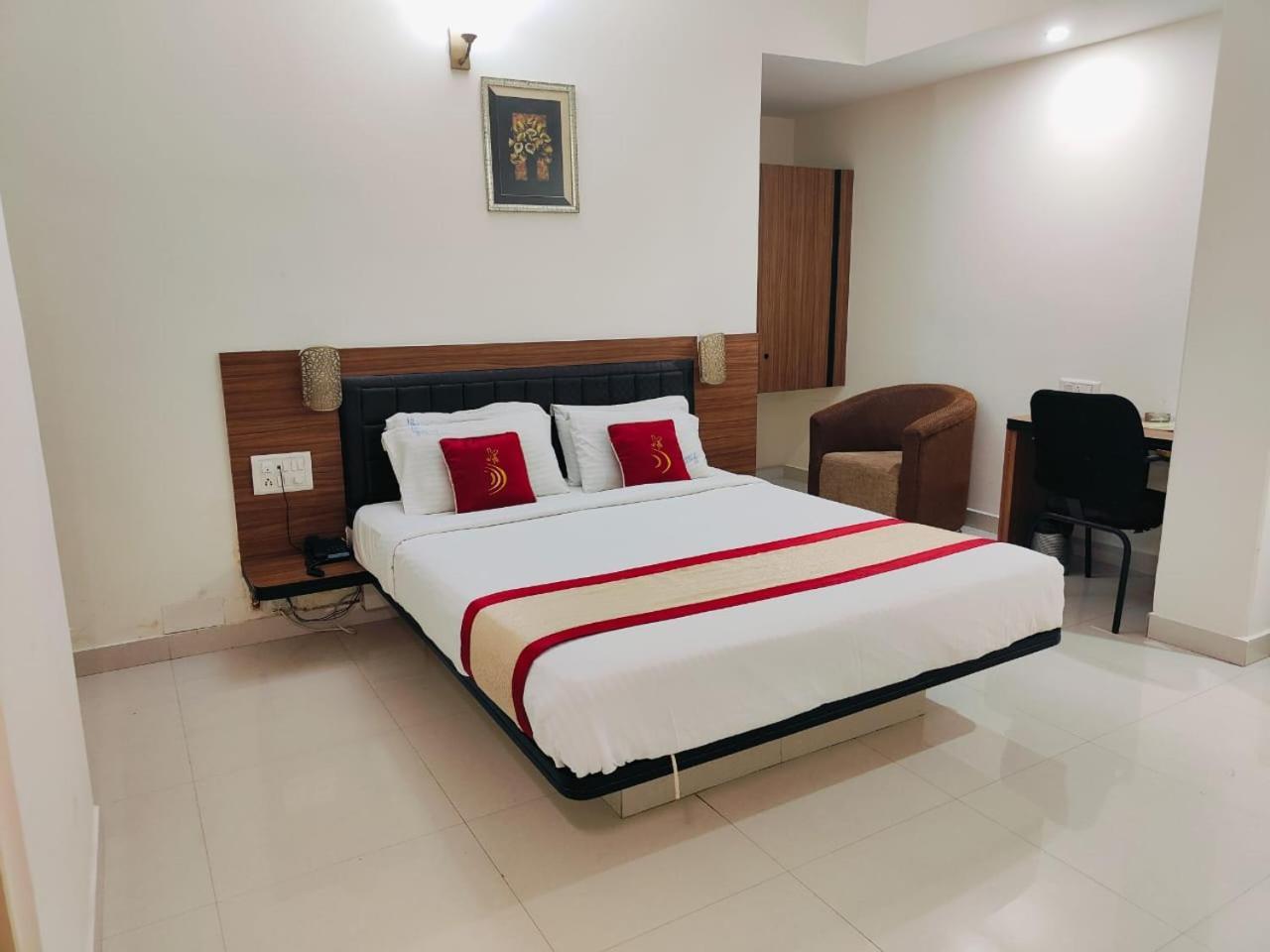 Hotel Grand Bee Bangalore Ngoại thất bức ảnh