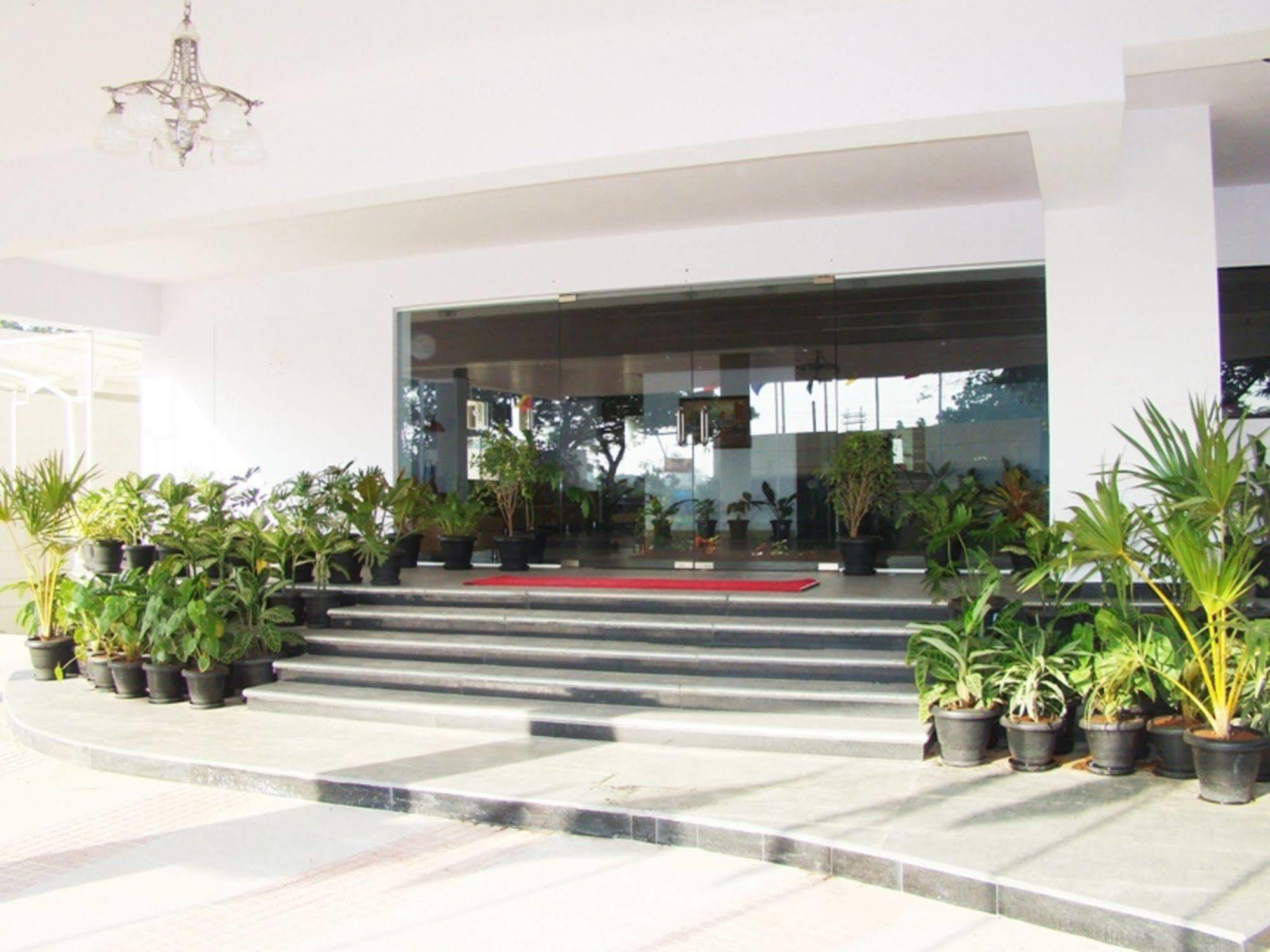 Hotel Grand Bee Bangalore Ngoại thất bức ảnh