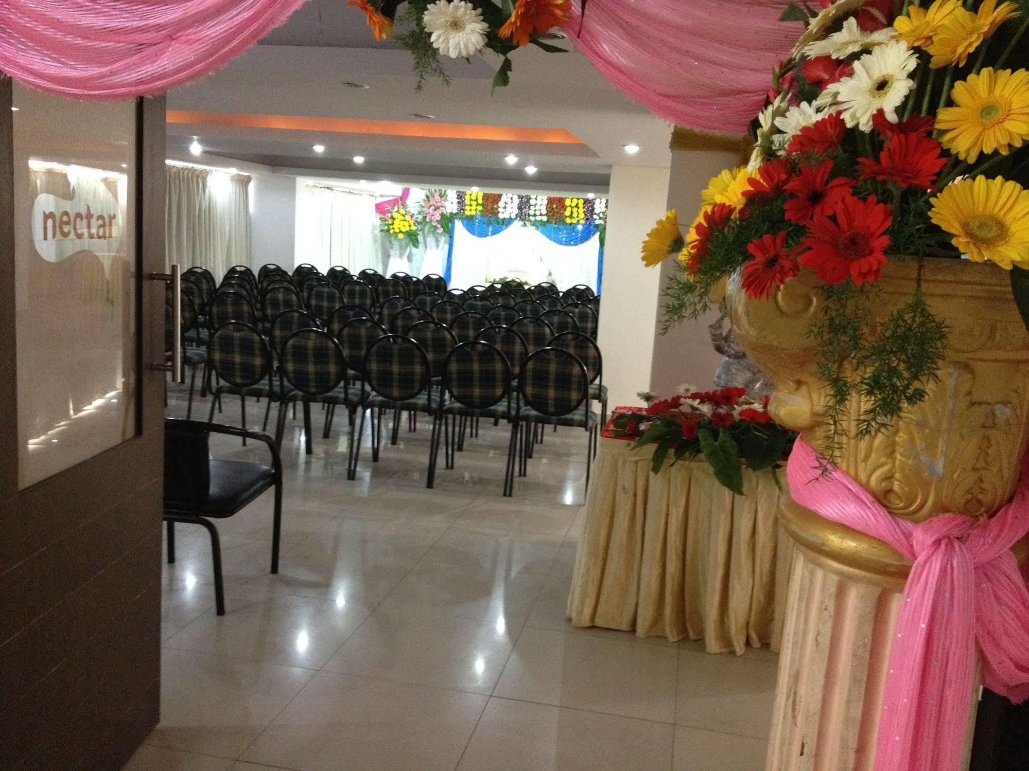 Hotel Grand Bee Bangalore Ngoại thất bức ảnh