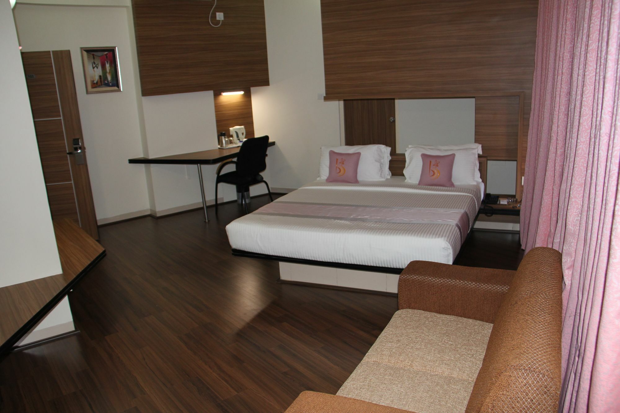 Hotel Grand Bee Bangalore Ngoại thất bức ảnh